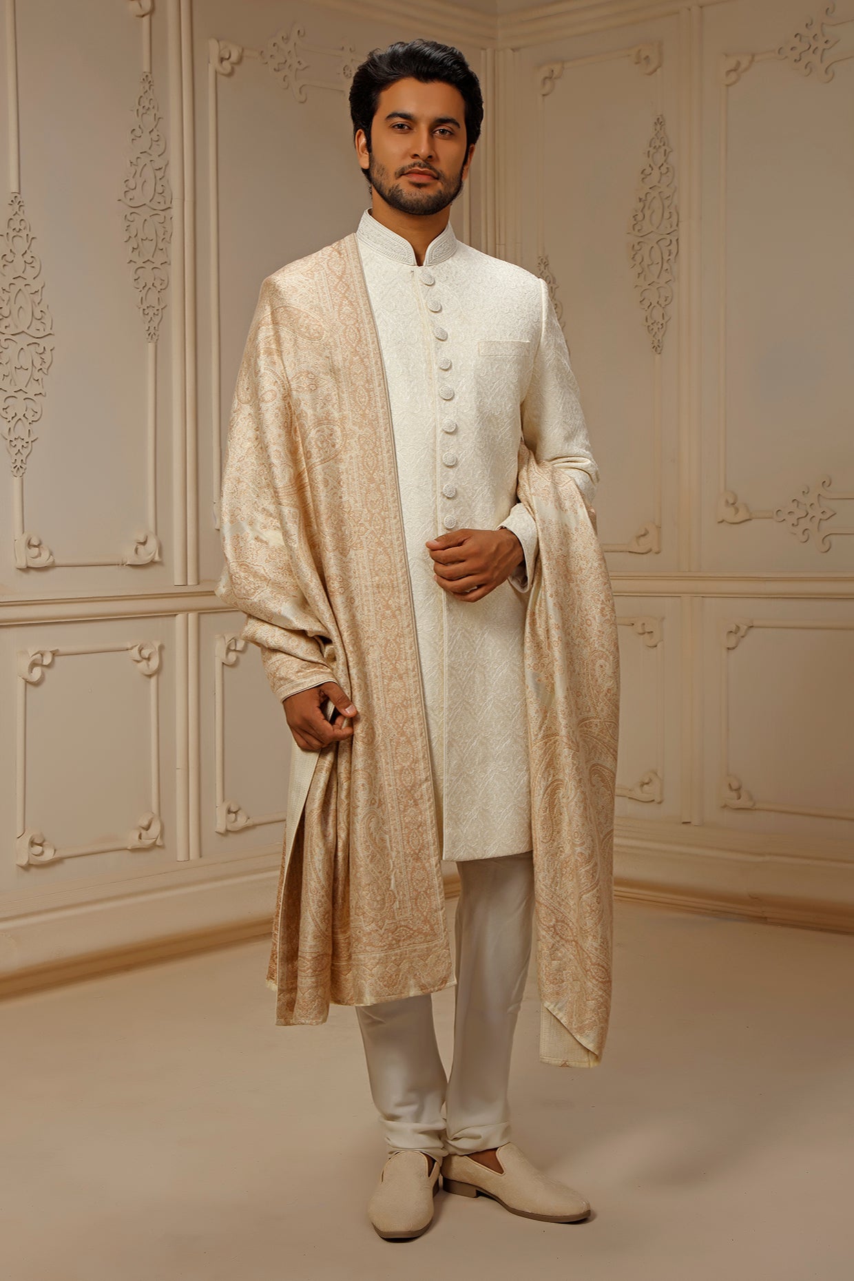 Pashmina Blend Shawl With Intricate Jamevar Design
