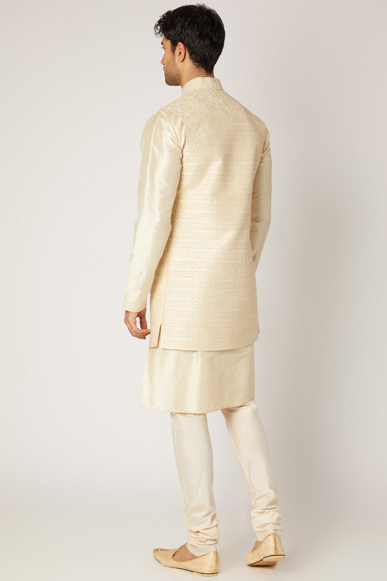 Creme Embroidered Kurta Set With Bundi Jacket