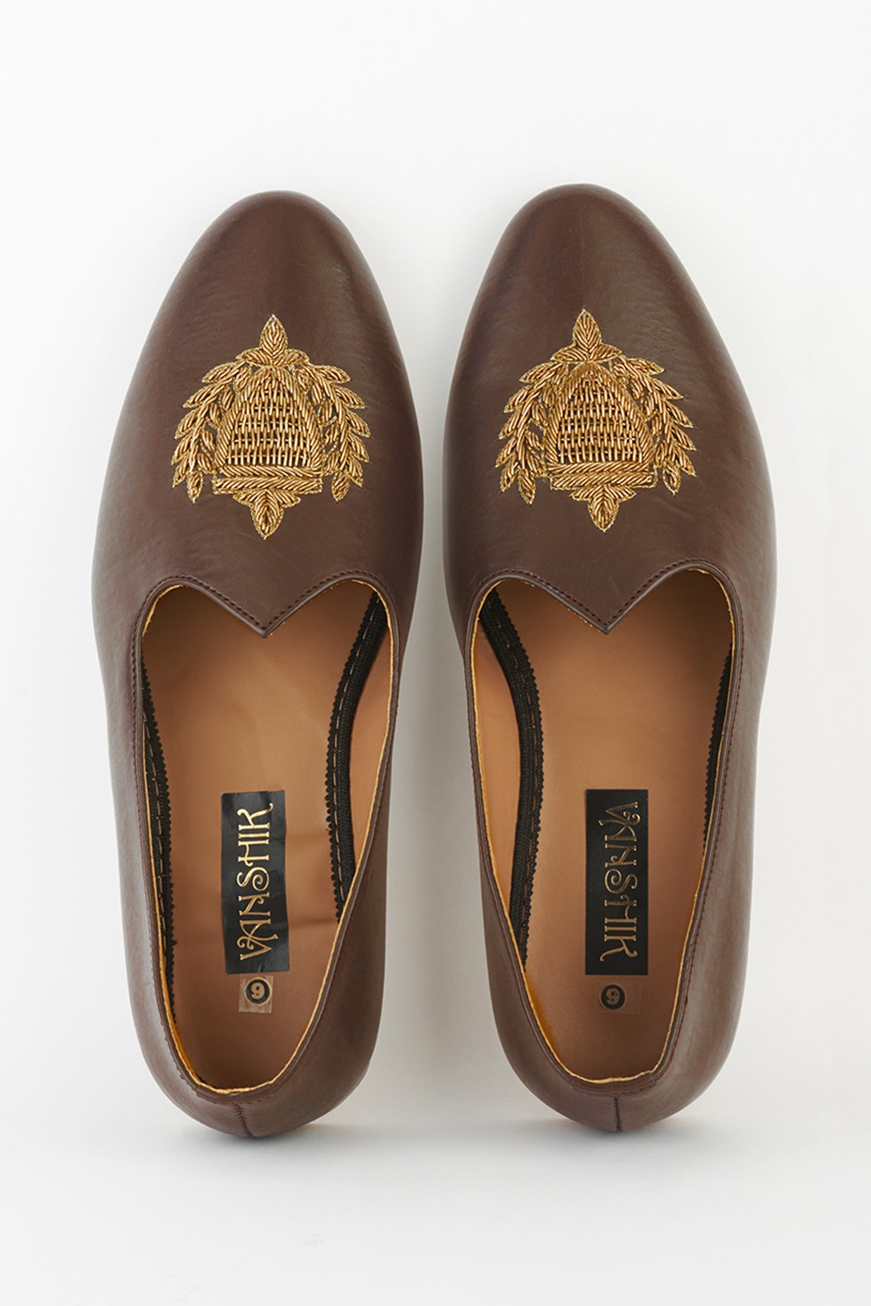 Brown Antique Embroidered Mojdi